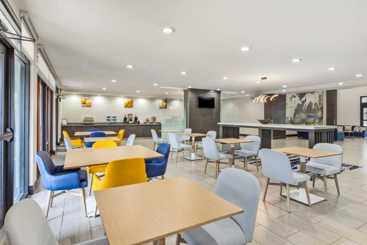 Comfort Inn & Suites Irving Las Colinas Dfw מראה חיצוני תמונה