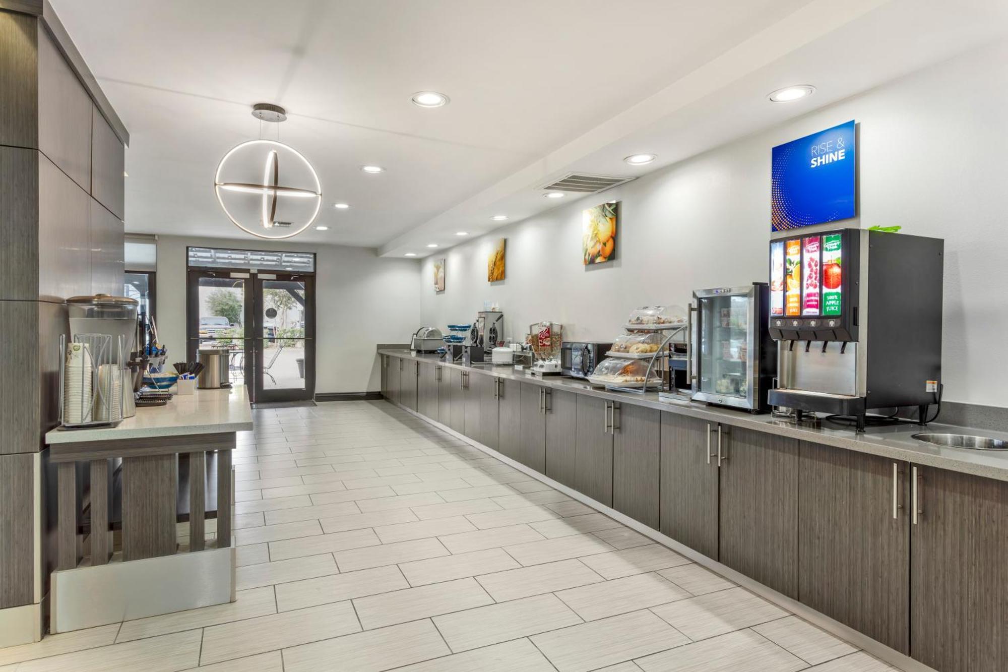 Comfort Inn & Suites Irving Las Colinas Dfw מראה חיצוני תמונה