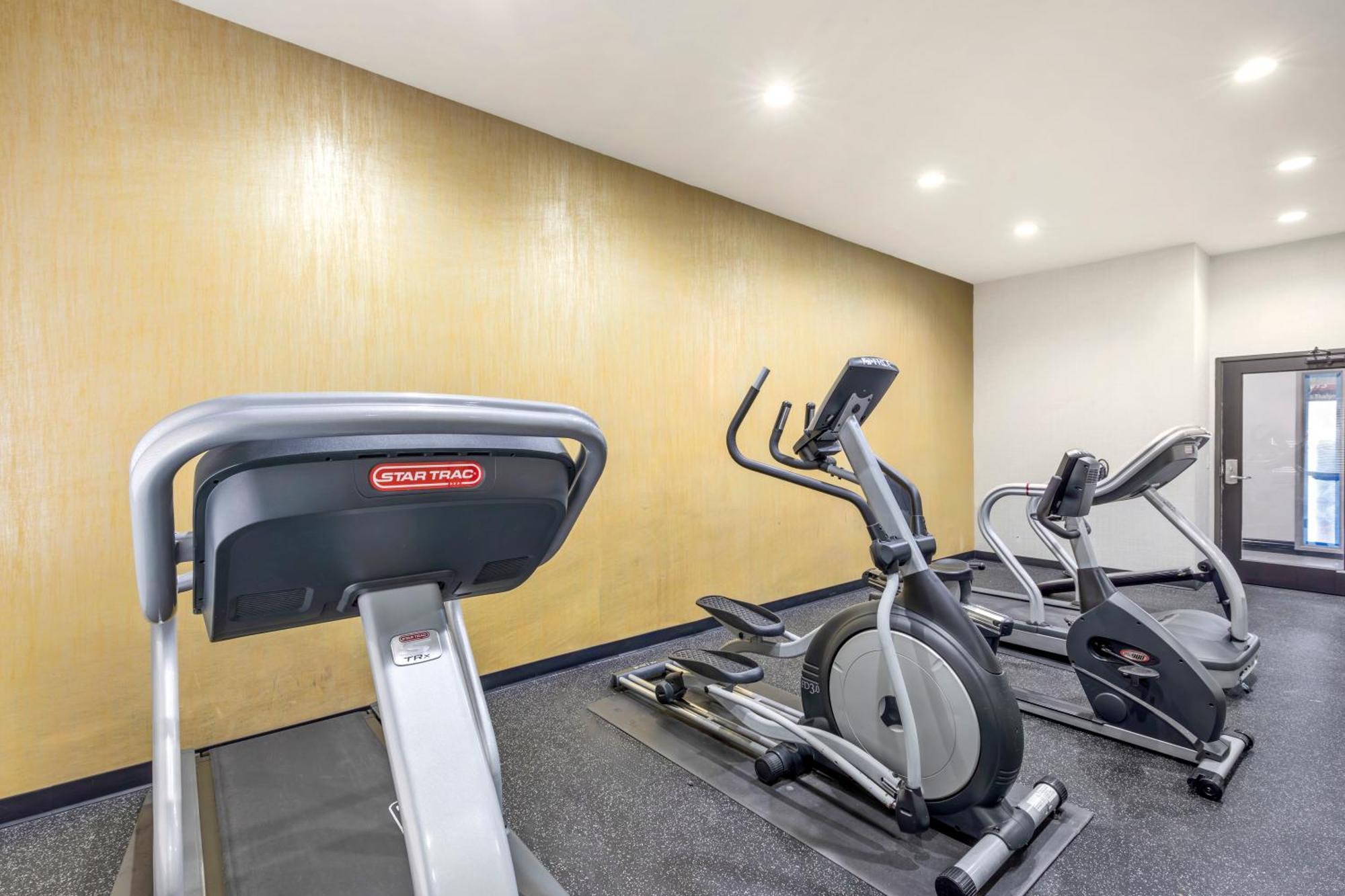 Comfort Inn & Suites Irving Las Colinas Dfw מראה חיצוני תמונה