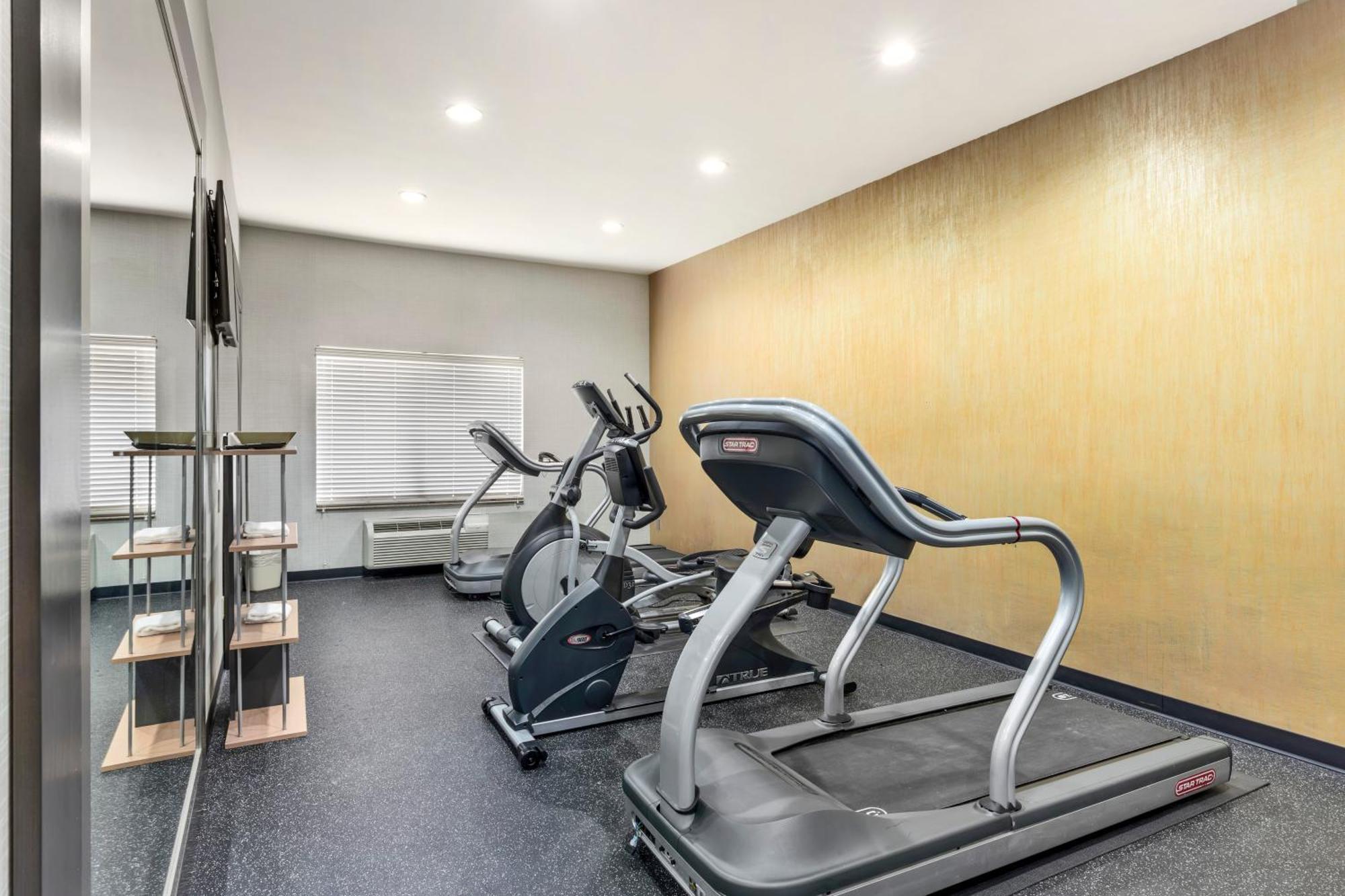 Comfort Inn & Suites Irving Las Colinas Dfw מראה חיצוני תמונה