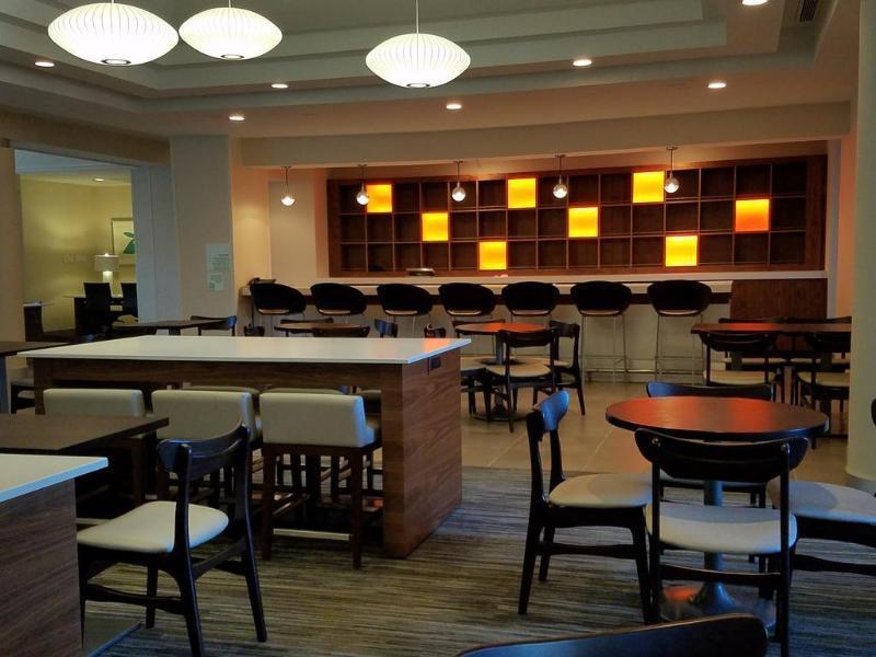 Comfort Inn & Suites Irving Las Colinas Dfw מראה חיצוני תמונה
